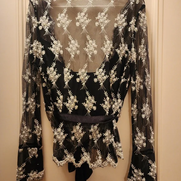 NWT Vie top